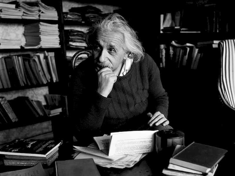 Albert Einstein: Tuổi thơ dữ dội và câu chuyện nỗ lực cả đời để có sự uyên bác