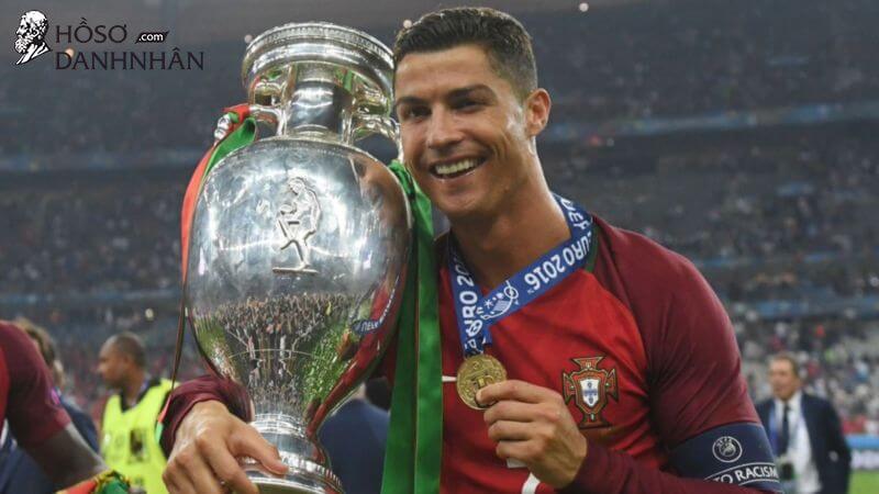 Cristiano Ronaldo: "Cỗ máy" săn thành tích với hơn 760 bàn thắng, hơn 30 danh hiệu