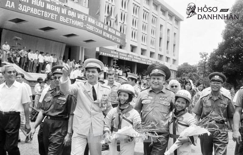 Hồ Chí Minh - Tiểu sử người cha già vĩ đại của dân tộc Việt Nam (Phần 1)