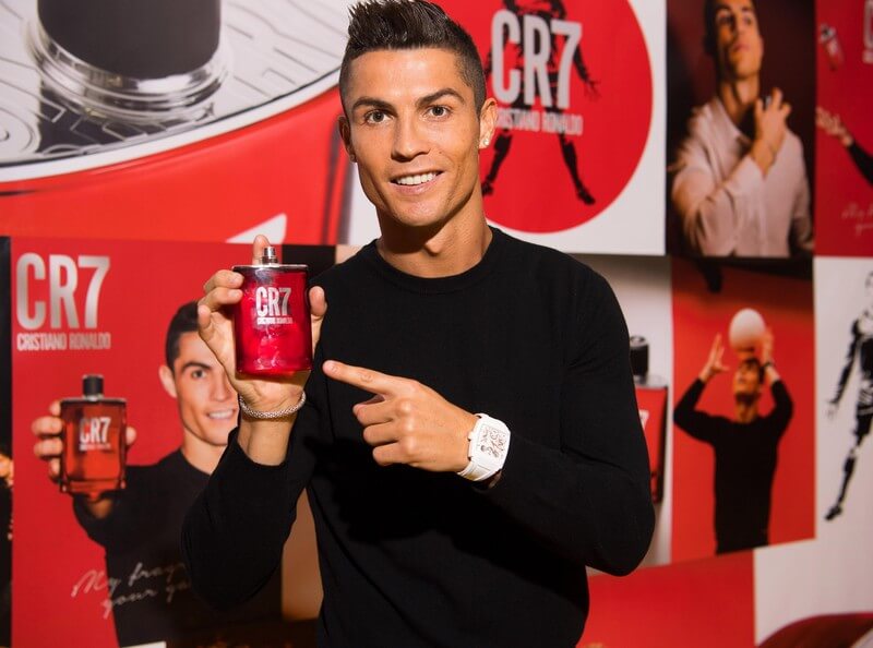 Sự nghiệp kinh doanh đáng ngưỡng mộ của Cristiano Ronaldo: Không đá bóng cũng giàu sụ