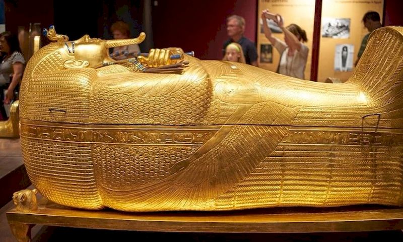 Hé lộ câu chuyện bí ẩn về việc tìm kiếm quan tài vàng khối của pharaoh Tutankhamen