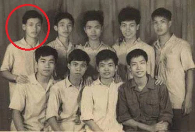 Cậu bé vàng đầu tiên của làng Toán học Việt Nam: Lớp 10 đã đạt thành tích khủng, sẵn sàng bỏ mức lương nghìn USD vì điều này - Ảnh 1.