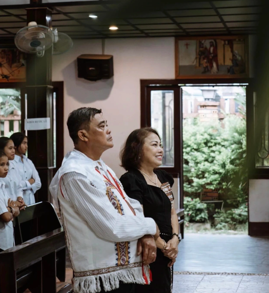 "Họa mi núi rừng Tây Nguyên" ca sĩ Siu Black rơi nước mắt tại lễ tái hôn với cựu cầu thủ: chính thức kết thành vợ chồng sau 10 năm chia tay và 3 năm tái hợp