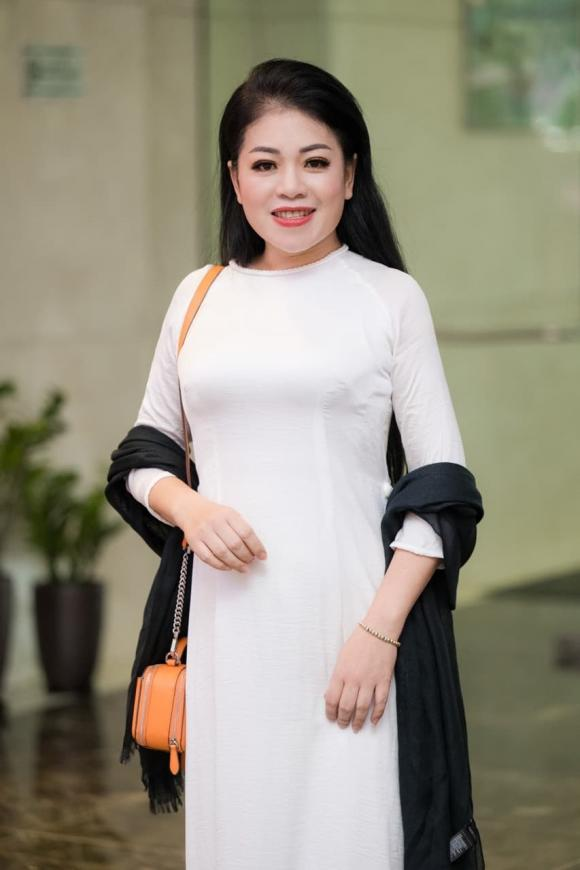 "Nữ hoàng nhạc quê hương" ca sĩ Anh Thơ: Có học vị tiến sĩ, cho con đi du lịch 7 nước trong 1 tháng