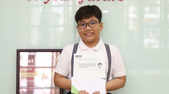 Cậu bé 10 tuổi thi lần đầu đạt IELTS 7.5, không học thêm ở trung tâm, khả năng tự học tiếng Anh "siêu hạng" tại nhà